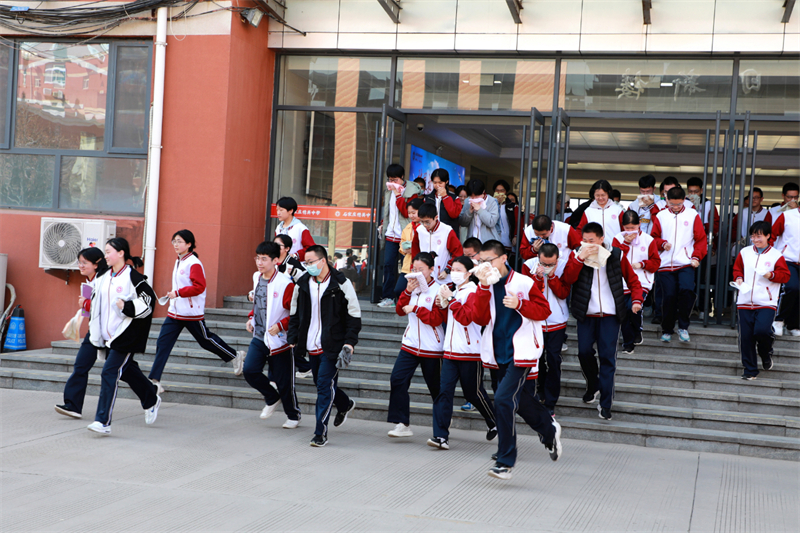 澳门金年会app下载官网开展防火防震应急疏散演练