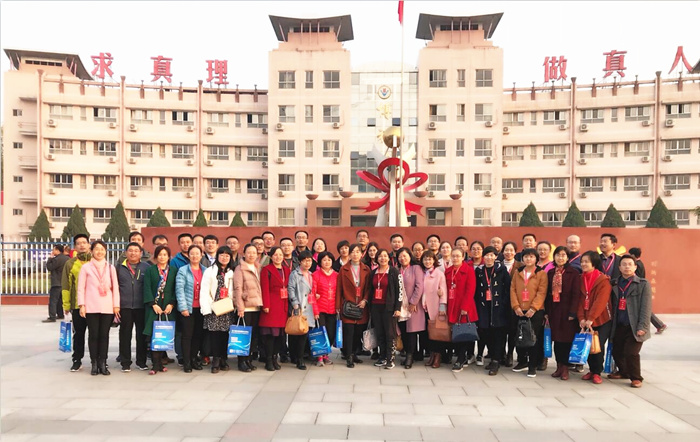 沸腾的世界怎容得一池温水